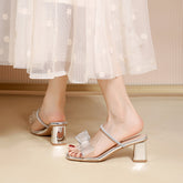 Tacones de verano con tiras de hada y lazo de lentejuelas